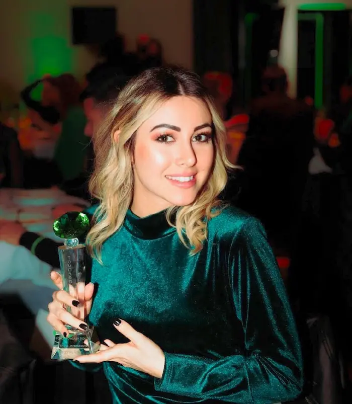 Foto di daiana con trofeo